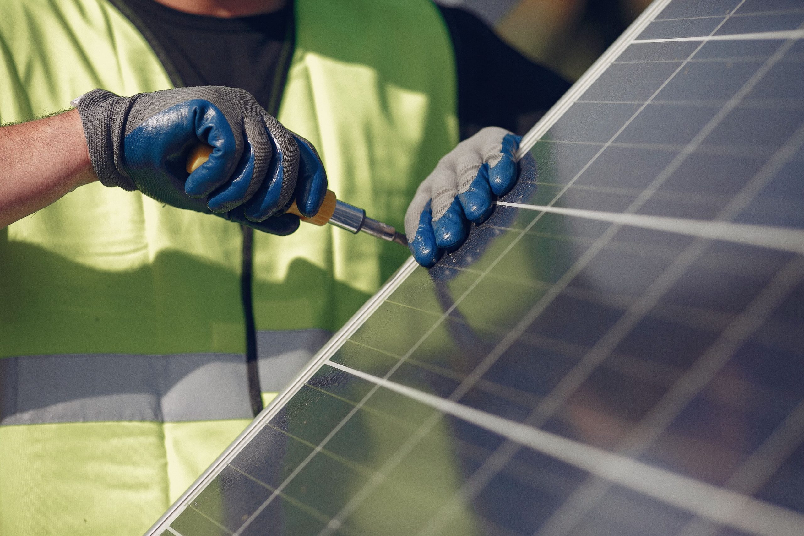 man-with-white-helmet-near-solar-panel-1-scaled.jpg